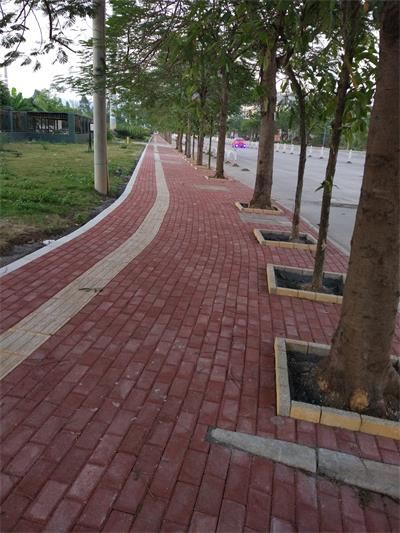 怎样预防彩色路面砖在使用中出现问题？